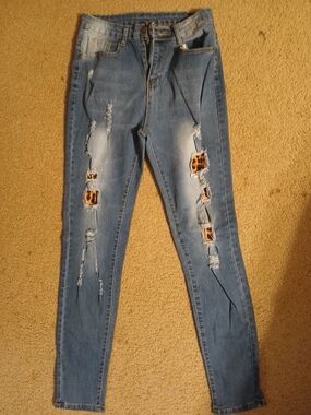 SHEIN Light Blue Skinny Jeans with Leopard Patch Rips